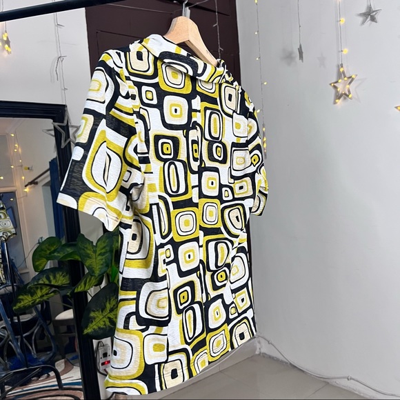 New- Designer top from Spain - Picture 3 of 5